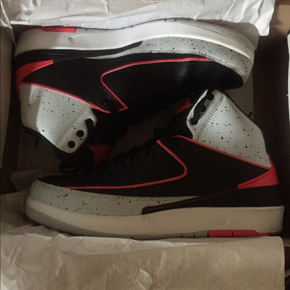 Air Jordan's Retro 2 - Picture 2 of 4